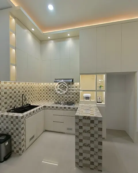 Interior custom Kitchenset Mewah Minimalis. di Mojosongo, Surakarta · Solo Harmony Furniture Soloraya