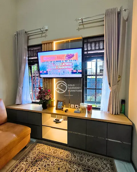 Backdrop TV Backdrop Tv Minimalis - Bu Yuni di Karanganyar — Solo Harmony Furniture