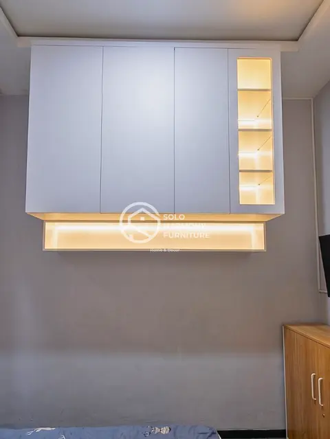 Lemari Custom Almari Gantung di Plam Regency, Colomadu, Karanganyar — Solo Harmony Furniture