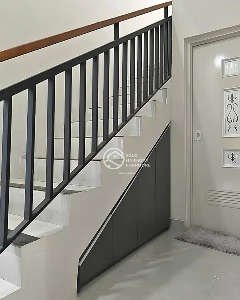 Pintu Kusen Penutup Bawah Tangga  — Andri — Interior di Colomadu, Karanganyar · Solo Harmony Furniture Soloraya